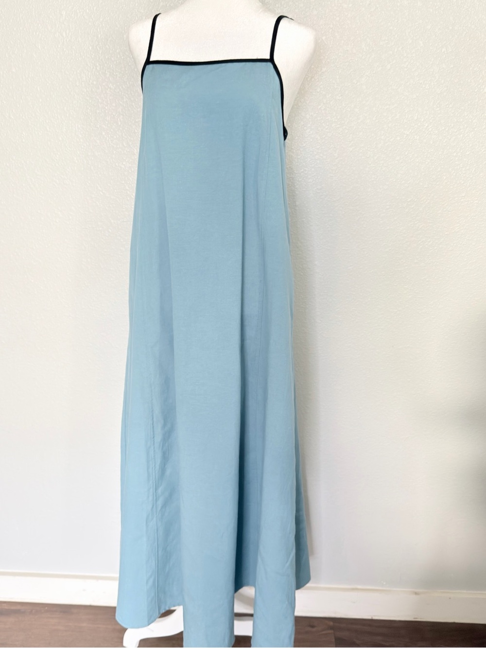 Shy Velvet Long Linen Dress
 Maxi Slip Dress with Black Trim XS NWT